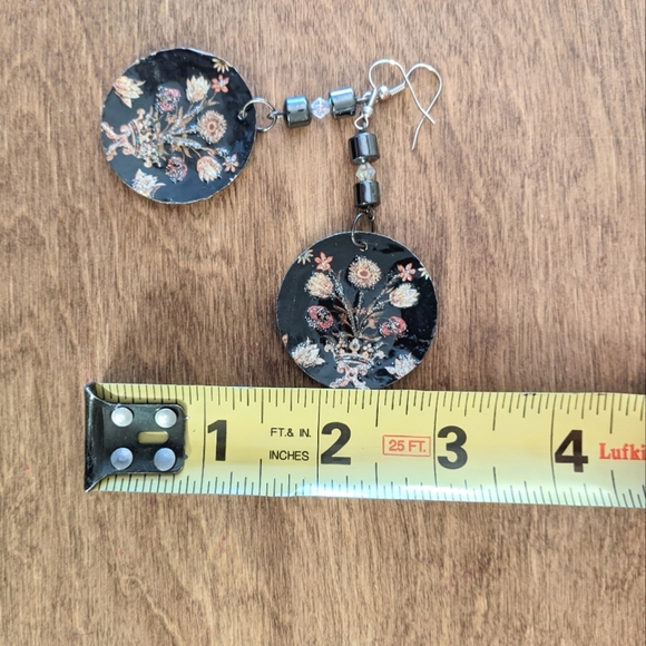 Unique Handmade Metal Bottle Cap Floral Earnings - Picture 6 of 8